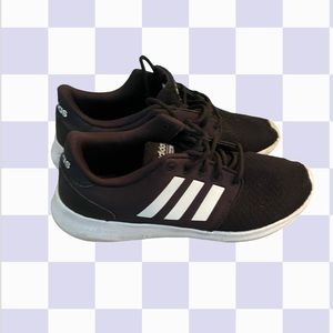 Adidas youth boys shoes size 7 used